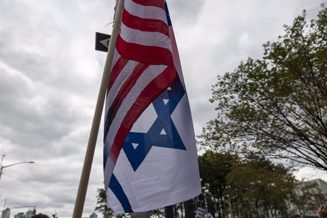 Banderas de Estados Unidos e Israel