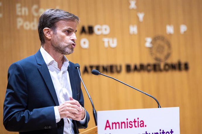 L'exdiputat d'En Comú Podem Jaume Asens intervé durant l'acte de Sumar-Comuns per presentar el seu dictamen jurídic sobre l'amnistia, en l'Ateneu de Barcelona, a 10 d'octubre de 2023, a Barcelona, Catalunya (Espanya).  