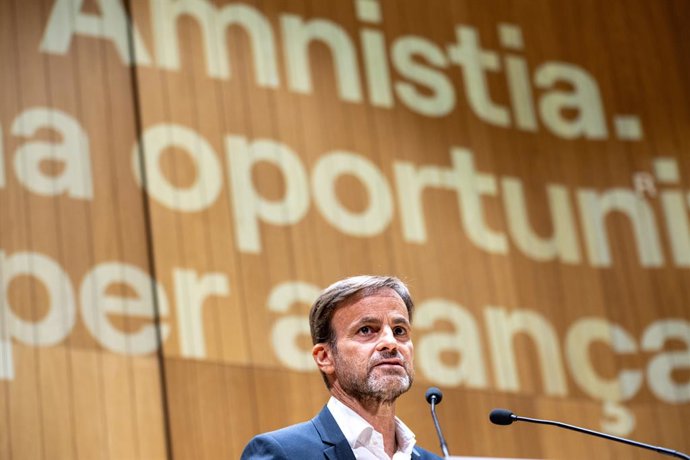 L'exdiputat d'En Comú Podem Jaume Asens intervé durant l'acte de Sumar-Comuns per presentar el seu dictamen jurídic sobre l'amnistia, en l'Ateneu de Barcelona, a 10 d'octubre de 2023, a Barcelona, Catalunya (Espanya). 