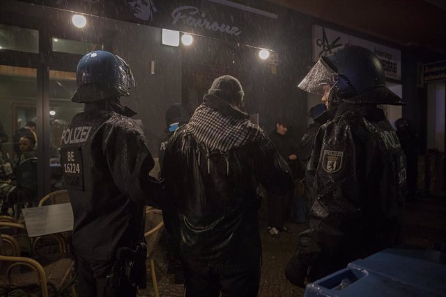 Policía durante una concentración propalestina en Berlín