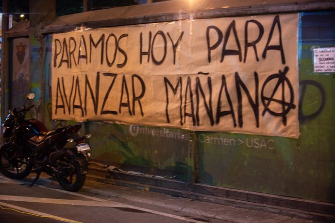 October 7, 2023, Guatemala City, Guatemala City, Guatemala: Civil society and artists gather on the Aguilar Batres road to defend democracy, and maintain the protest for the resignation of Attorney General CONSUELO PORRAS.