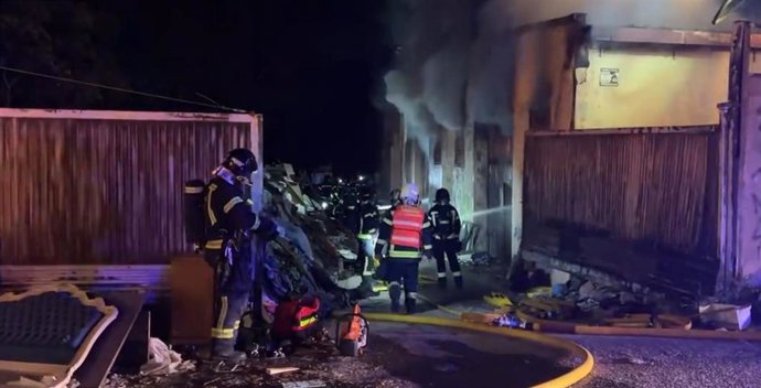 Incendio en el Camino Viejo de Vallecas a Vaciamadrid