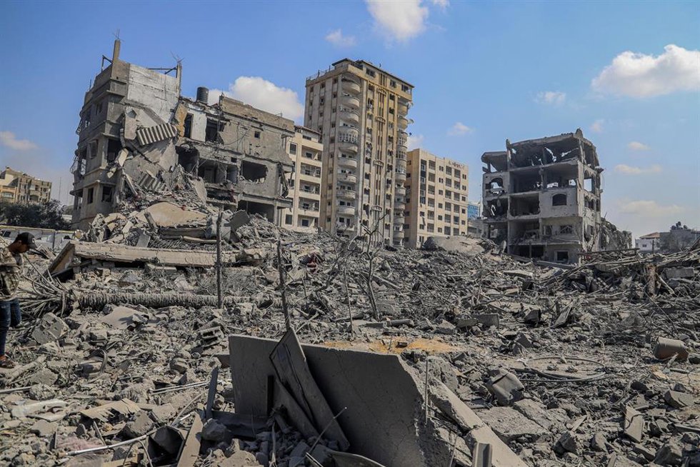 Ruinas de un edificio destruido en la Franja de Gaza