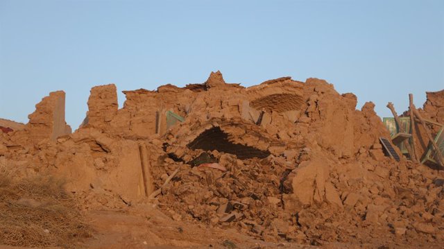 Ruinas de viviendas después de los terremotos en la provincia de Herat, Afganistán