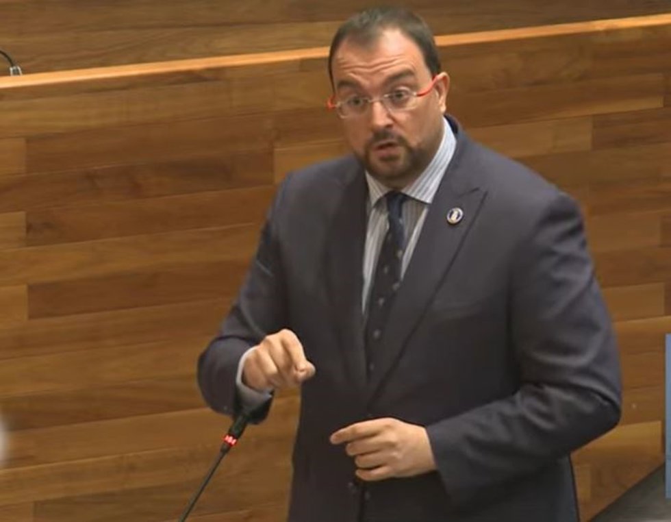 Adrián Barbón interviene en la Junta General.