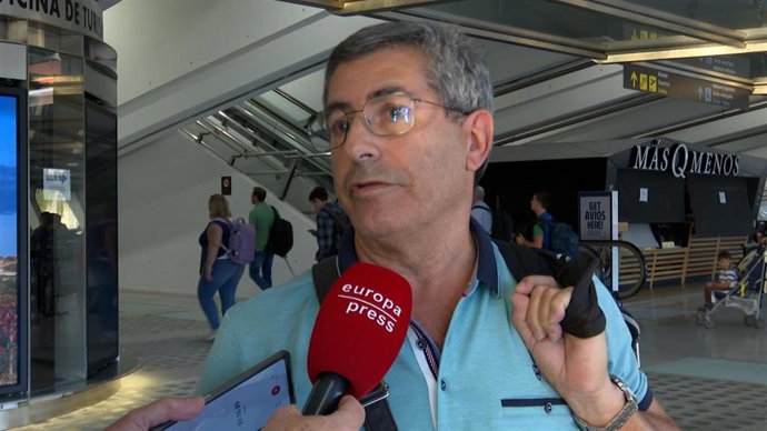 Javier Bermejo, uno de los turistas vascos en Israel a su llegada al aeropuerto de Bilbao.