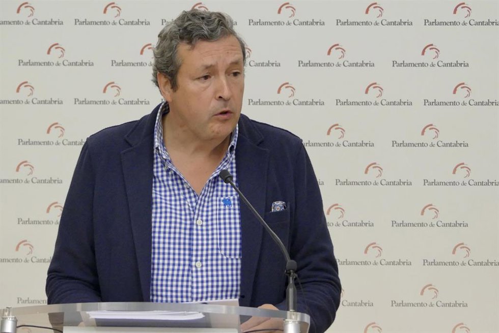 El diputado del PP en el Parlamento de Cantabria y senador autonómico Íñigo Fernández