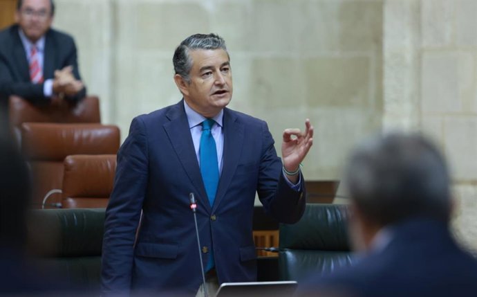 Antonio Sanz, consejero de la Presidencia, Interior, Diálogo Social y Simplificación Administrativa, en el Parlamento andaluz.