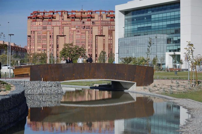 La Ciudad de la Comunicación de Valladolid estrena plaza tras una inversión superior a 1.200.000 euros.