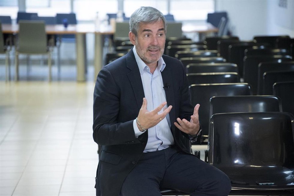 Archivo - El ex presidente canario y líder de Coalición Canaria (CC) Fernando Clavijo, durante una entrevista con Europa Press en la sede del partido