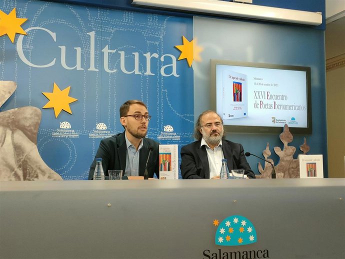 El concejal de Cultura en Salamanca, Ángel Fernández Silva, y el director del encuentro, Alfredo Pérez Alencart, en la presentación