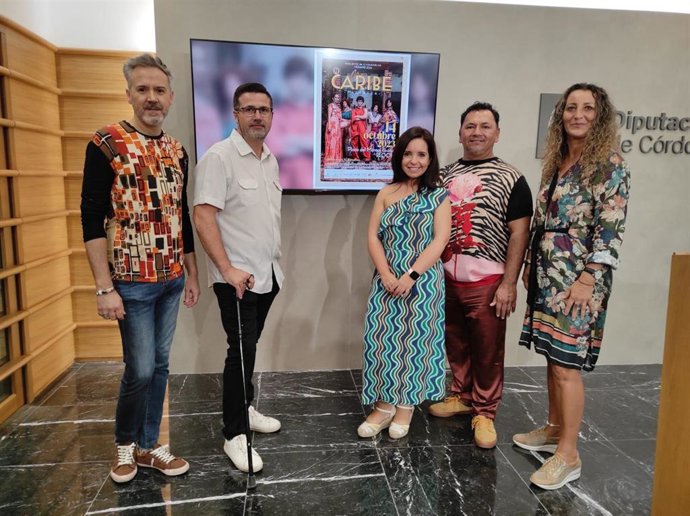 La delegada de Derechos Sociales y presidenta del Instituto Provincial de Bienestar Social (IPBS), Irene Aguilera (centro), en la presentación del desfile.