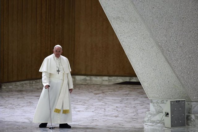 Archivo - 25 March 2023, Vatican, Vatican City: Pope Francis arrives for the audience of the faithful from the parishes of Rho in the Paul VI hall. Photo: Evandro Inetti/ZUMA Press Wire/dpa