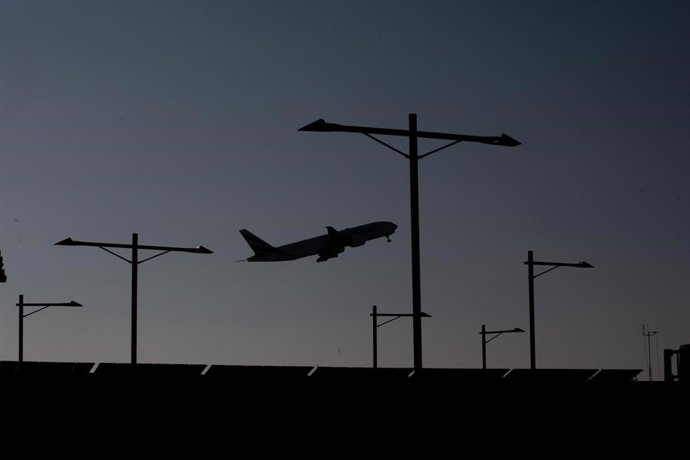 Archivo - Avió a l'Aeroport de Barcelona-el Prat
