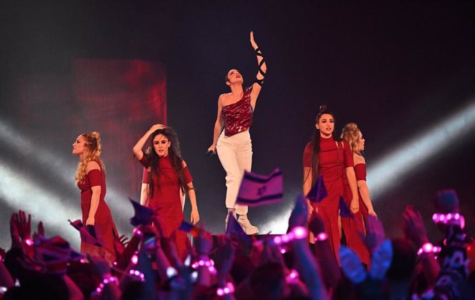 Archivo - 13 May 2023, United Kingdom, Liverpool: Blanca Paloma (C) from Spain sings "Eaea" at the final of the 67th Eurovision Song Contest (ESC) at the M&S Bank Arena. Photo: Peter Kneffel/dpa