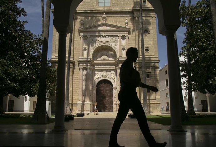 Archivo - Patio del Recibimiento que alberga la antigua Iglesia, ya desacralizada, actualmente Salón de Plenos del Parlamento de Andalucía.