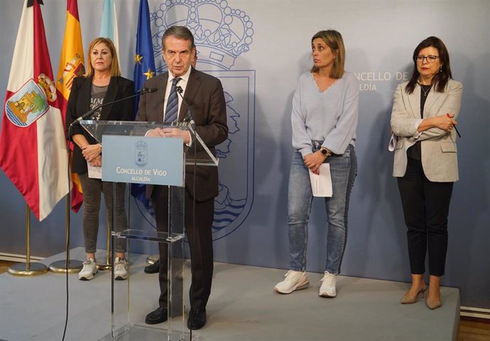 Comparecencia del alcalde de Vigo, Abel Caballero, tras el incendio de un edificio en el que murieron una madre y sus tres hijos. El regidor anuncia el decreto de tres días de luto oficial.