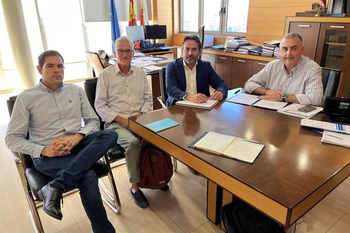 El Consejero De Fomento, Ordenación Al Territorio Y Medio Ambiente, Roberto Media, Se Reúne Con Las Mesas De Movilidad