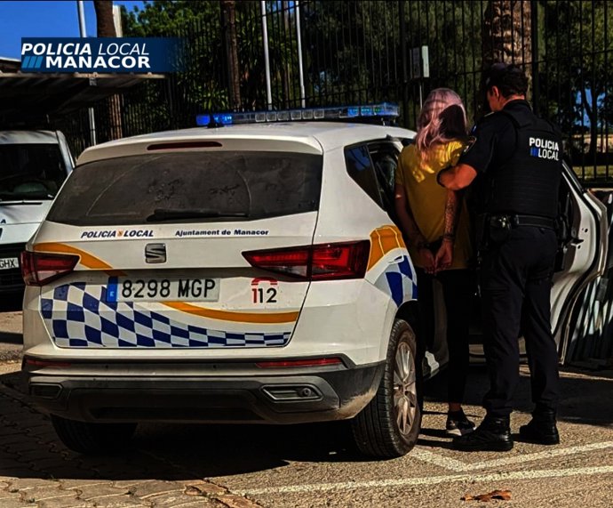 Detención de una mujer por falsear placas de matrículas y encubrir al responsable de un atropello a un menor en Manacor