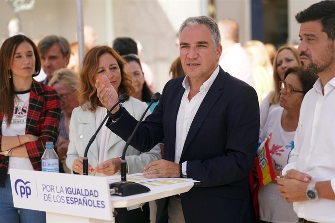 El coordinador general del PP, Elías Bendodo, en rueda de prensa