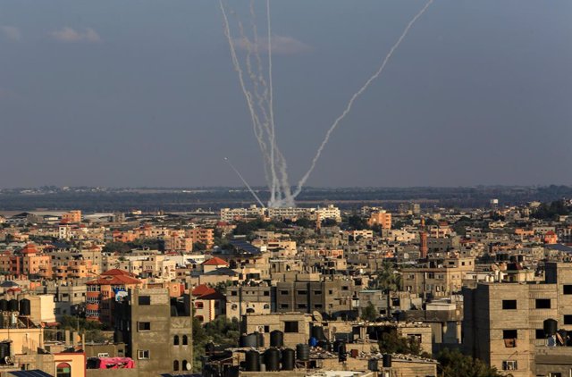Varios cohetes lanzados desde la Franja de Gaza.