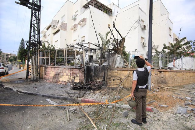 Daños materiales en la ciudad de Ascalón, en el sur de Israel, tras un ataque con proyectiles desde la Franja de Gaza