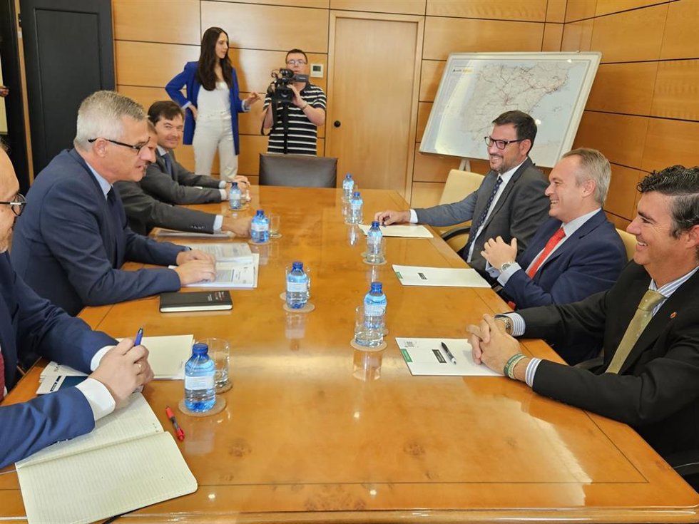 Reunión en Madrid entre el secretario de Estado de Transportes, Movilidad y Agenda Urbana y el consejero de Infraestructuras, Transporte y Vivienda de la Junta de Extremadura, Manuel Martín Castizo