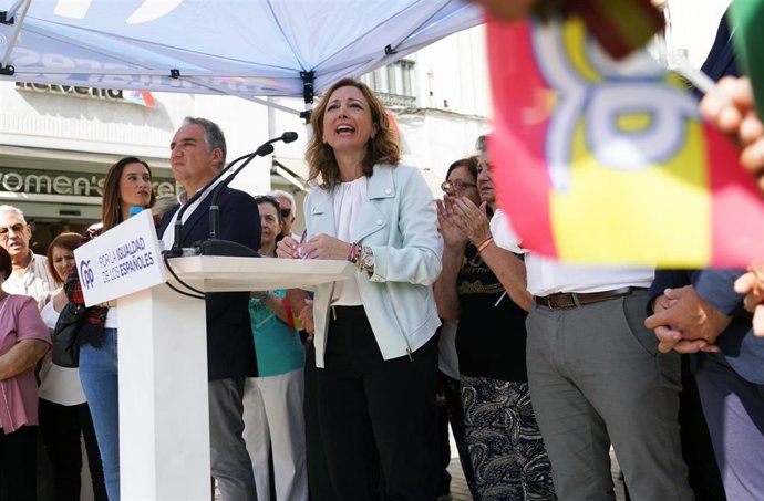 La presidenta provincial del PP de Málaga, Patricia Navarro, en rueda de prensa