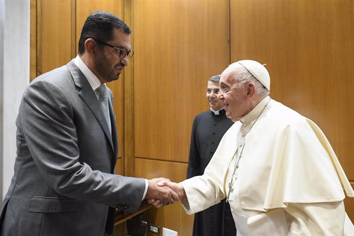 El Papa Francisco y el presidente de la COP28, el sultán Al Jaber se reúnen para impulsar el papel de los líderes religiosos en la lucha contra el cambio climático