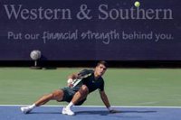 Alcaraz choca con un inspirado Dimitrov y se despide en octavos de Shanghái