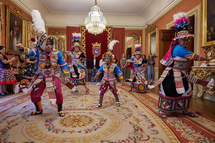 El Ayuntamiento de Pamplona ha recibido este miércoles a una veintena de asociaciones y colectivos que trabajan en el ámbito de la diversidad cultural.