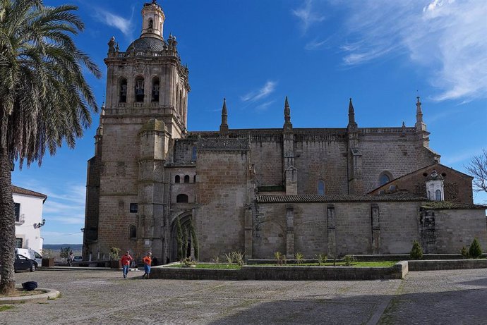 Archivo - La catedral de Coria.