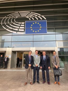 Una delegación encabezada por el conseller de Agricultura, José Luis Aguirre, en Bruselas
