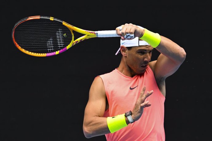 Archivo - Rafael Nadal of Spain in action during a practice session ahead of the 2023 Australian Open tennis tournament at Melbourne Park in Melbourne, Sunday, January 15, 2023. (AAP Image/Lukas Coch) NO ARCHIVING, EDITORIAL USE ONLY