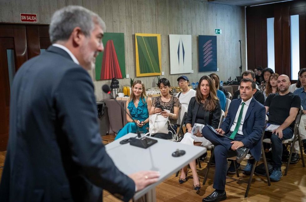 El presidente de Canarias, Fernando Clavijo, en un encuentro con productoras para exponer el potencial de la industria 'gaming' en Canarias