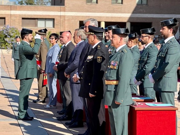 Acto de celebración de la patrona de la Guardia Civil, la virgen del Pilar, en la comandancia del cuerpo en Sant Andreu de la Barca (Barcelona).