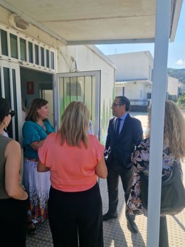 Visita del delegado territorial de Desarrollo Educativo y Formación Profesional y de Universidad, Investigación e Innovación en Málaga, MIguel Briones, al CEIP Remedios Rojo de Monda.