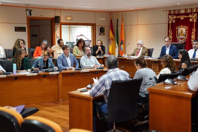 Sesión plenaria extraordinaria en el Ayuntamiento de Benalmádena.