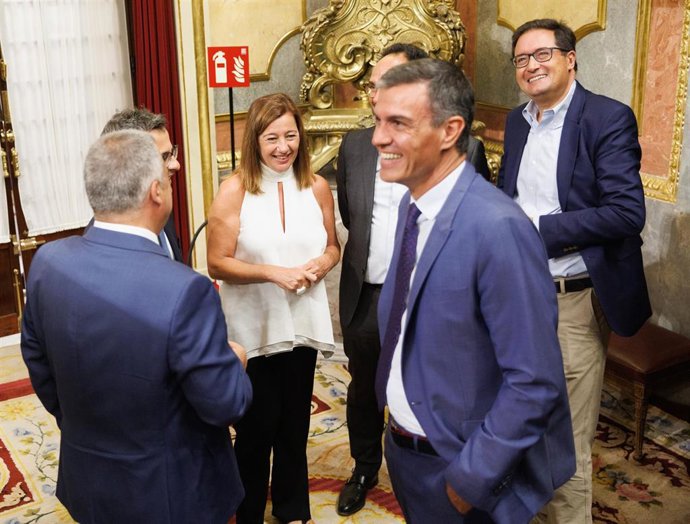 Archivo - La presidenta del Congreso, Francina Armengol, el presidente del Gobierno en funciones y secretario general del PSOE, Pedro Sánchez. 