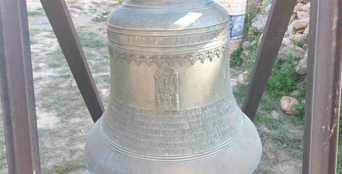 Colocan la campana de Bellpuig en el monasterio de Art.
