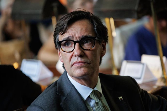 Archivo - El primer secretario del PSC, Salvador Illa, asiste a la presentación del libro de Raimon Obiols, 'En tiempos extraños', en la Biblioteca del Ateneo de Madrid, a 19 de junio de 2023, en Madrid (España). 