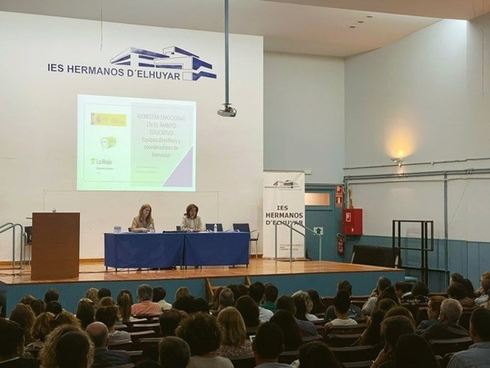 Más de 200 docentes participan en un programa formativo para contribuir a la detección temprana de la conducta suicida