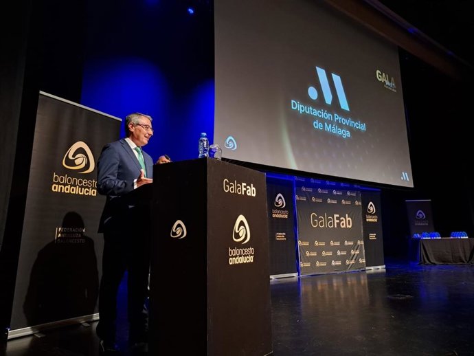 El presidente de la Diputación provincial de Málaga, Francisco Salado, en la Gala del Baloncesto Provincial 2023.