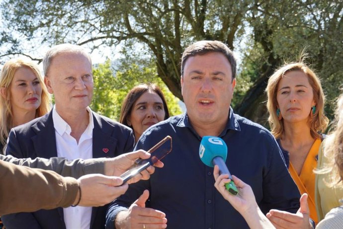 Formoso hace declaraciones a los medios. Imagen de archivo