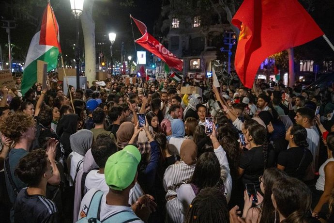 La manifestació davant la seu de la UE a Barcelona.