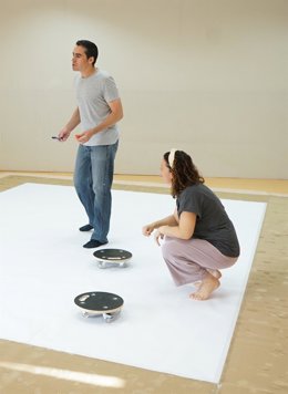 Imagen de Nova durante una sesión de pintura experimental y de acción