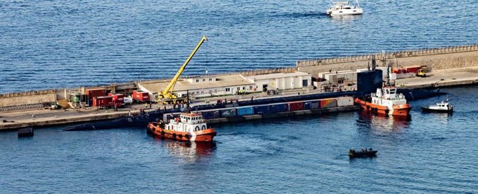 La base naval de Gibraltar con un submarino.