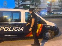 Policía investiga el hallazgo de un cadáver con signos de violencia en un domicilio de Ciudad Lineal