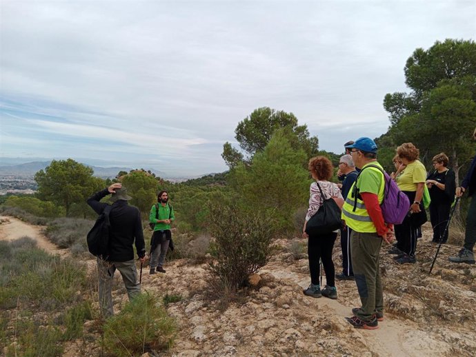 Participantes de la ruta de las Trincheras en la pasada edición