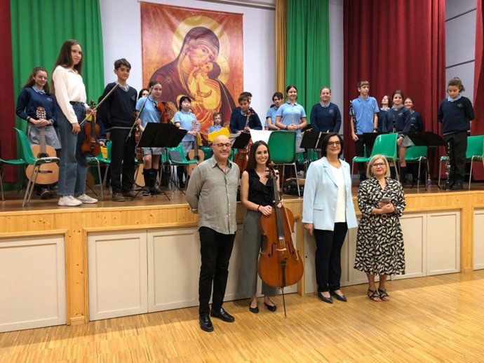 La Junta felicita a la orquesta del colegio Virgen de Gracia.